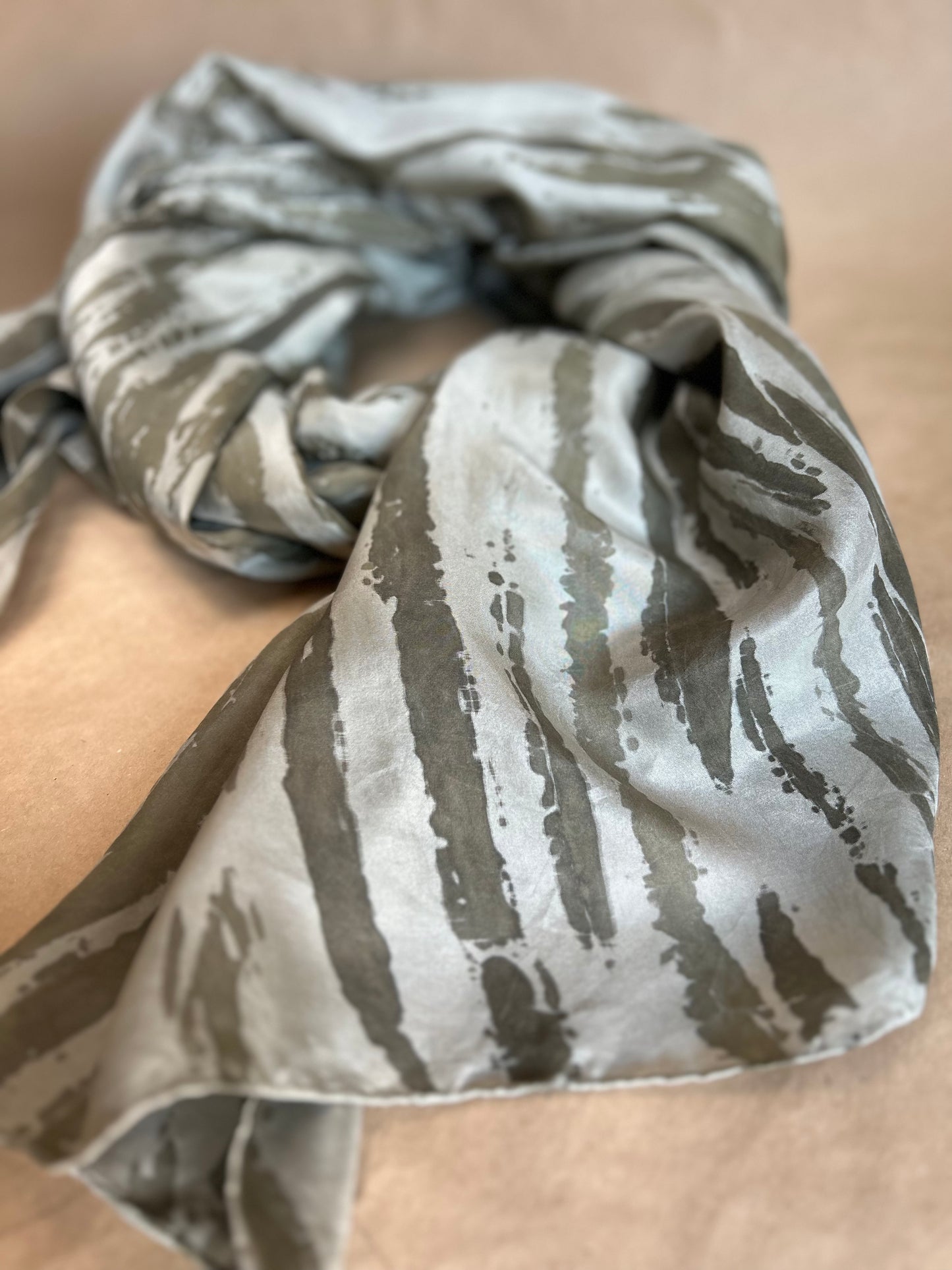 Silk Scarf Light Gray Roots