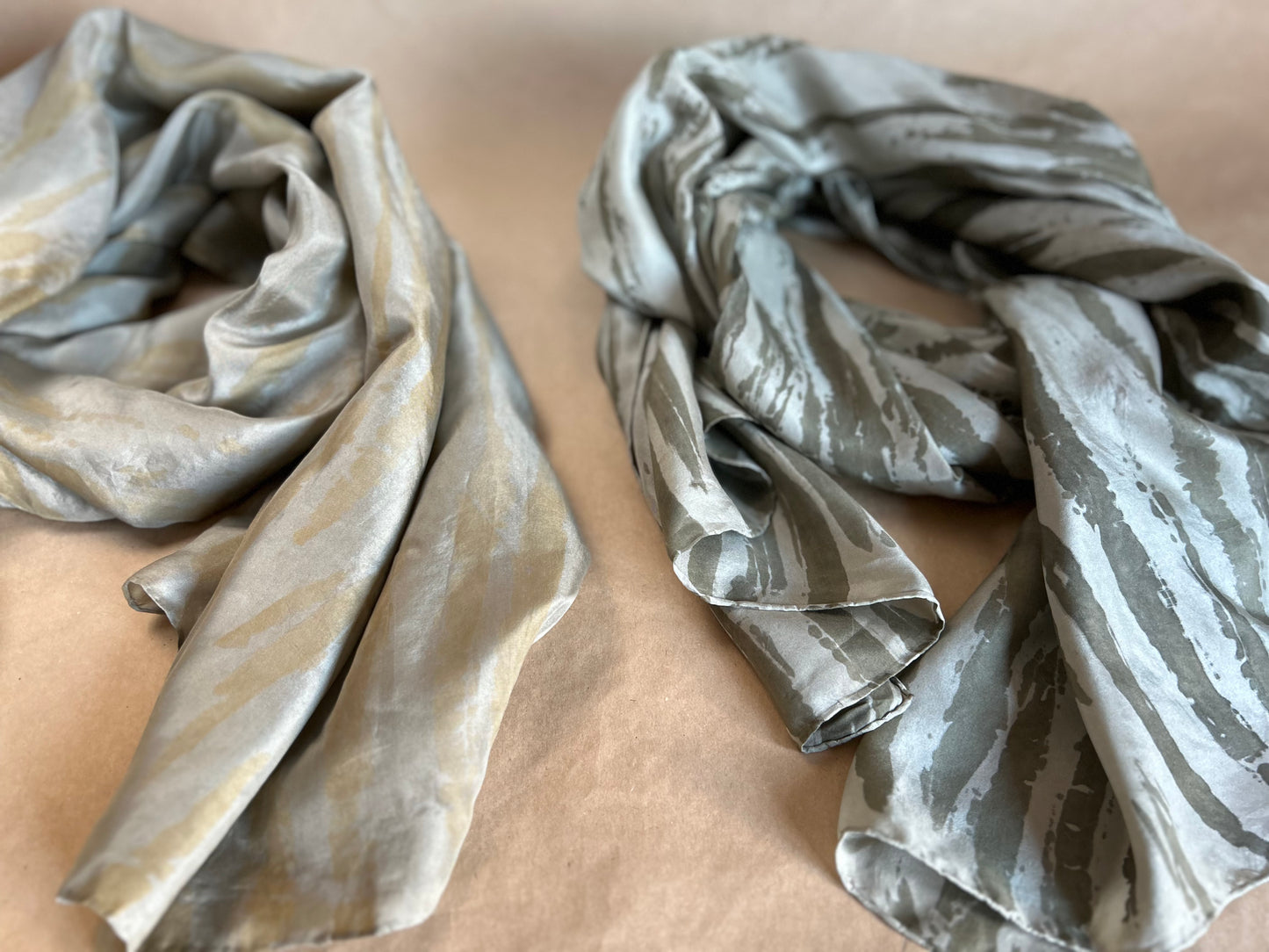 Silk Scarf Light Gray Roots