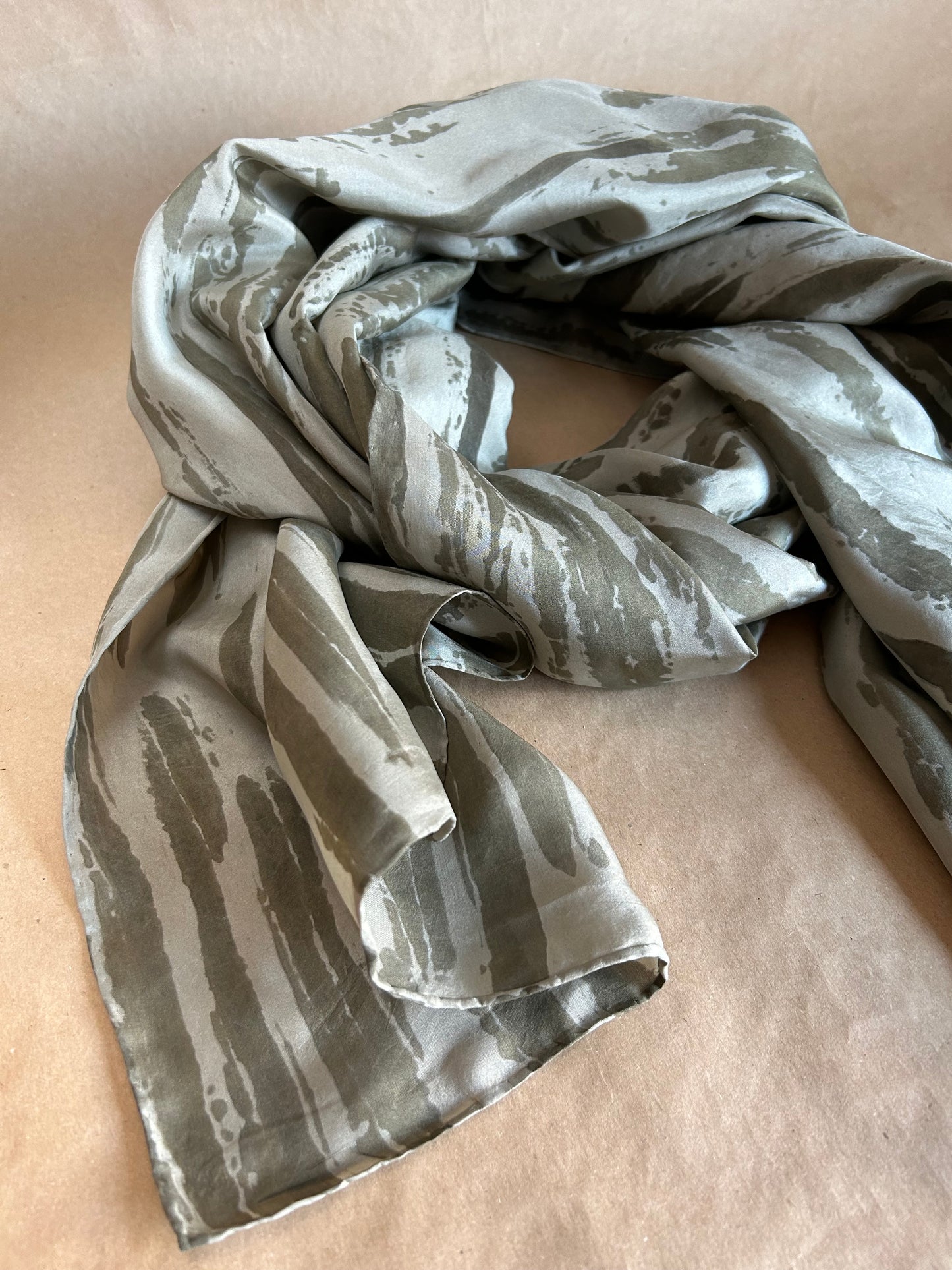 Silk Scarf Light Gray Roots